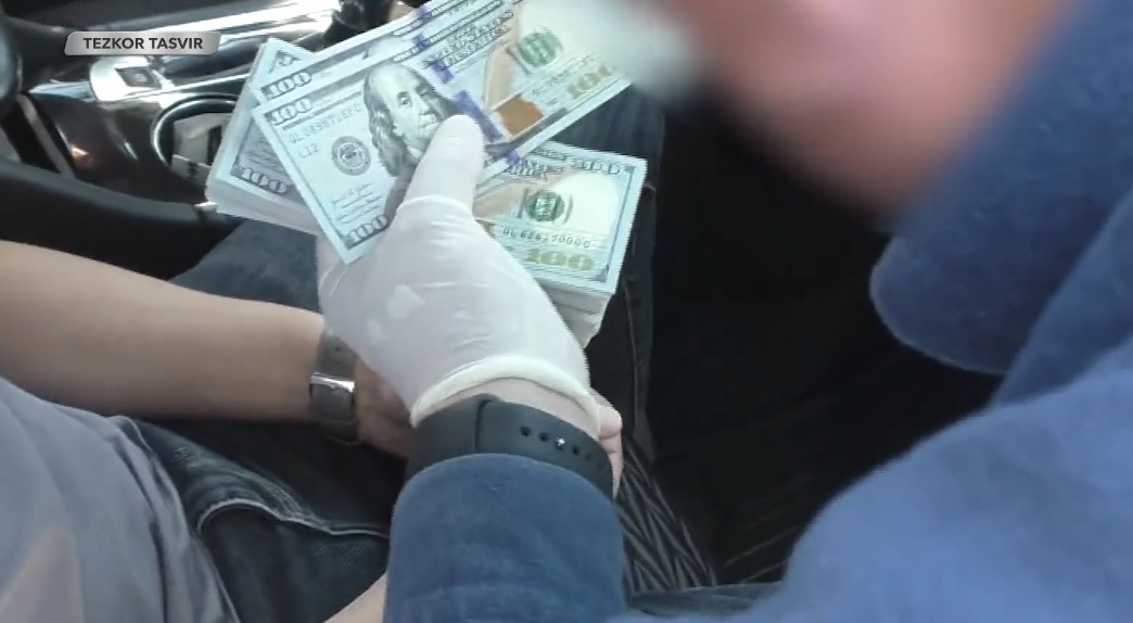 Toshkentda elektr tarmoqlari kompaniyasining ikki muhandisi $8 ming olayotganida ushlandi